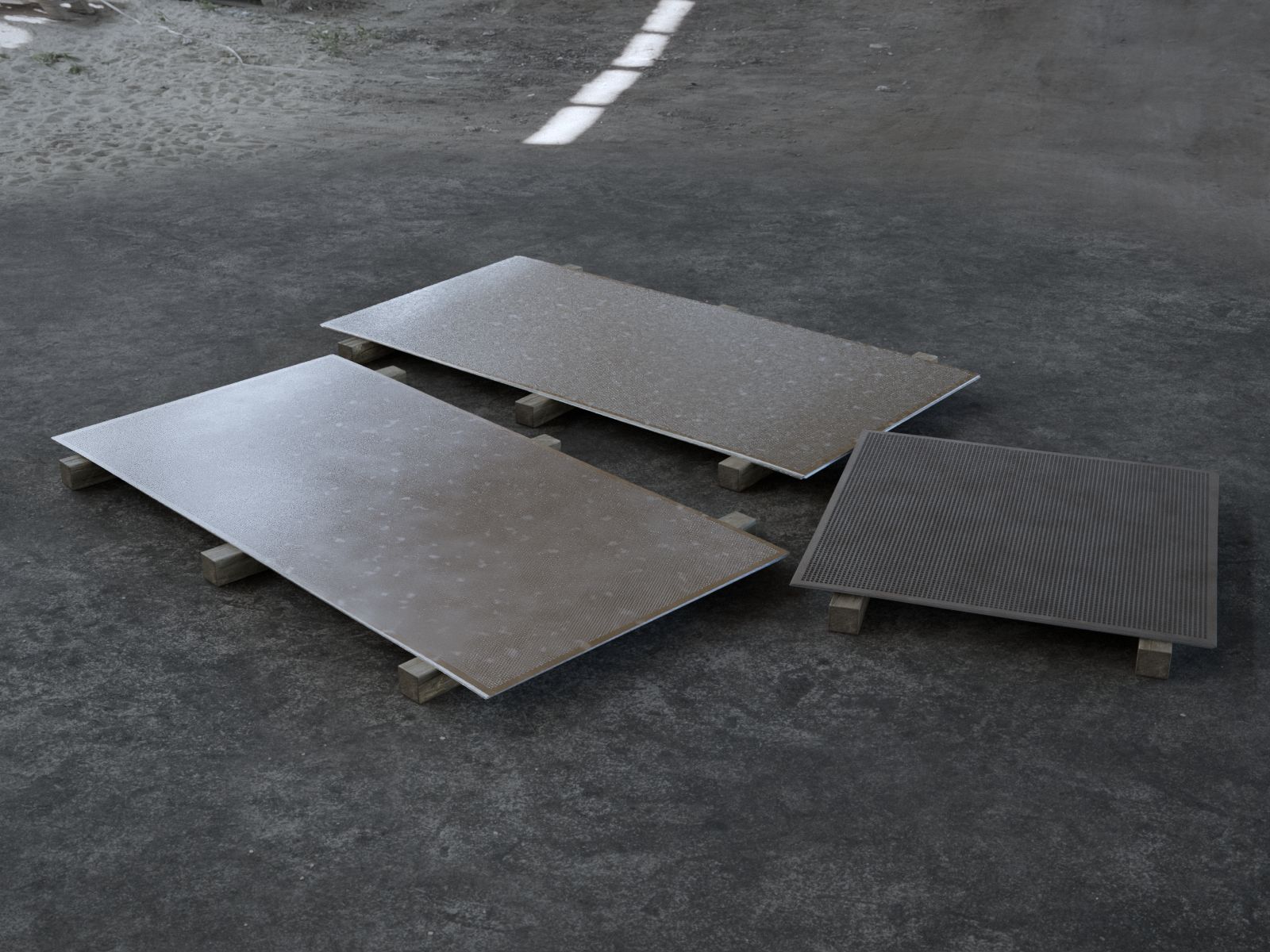 Pilas de planchas perforadas de distintos materiales en el taller