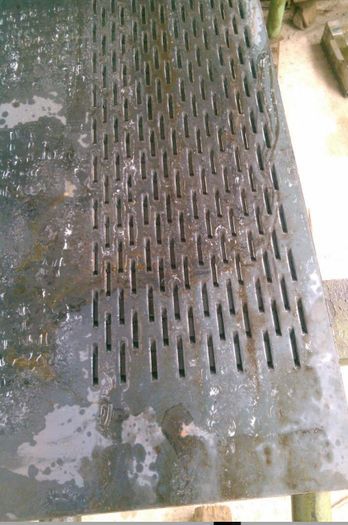 Detalle de las ranuras de un tubo filtro